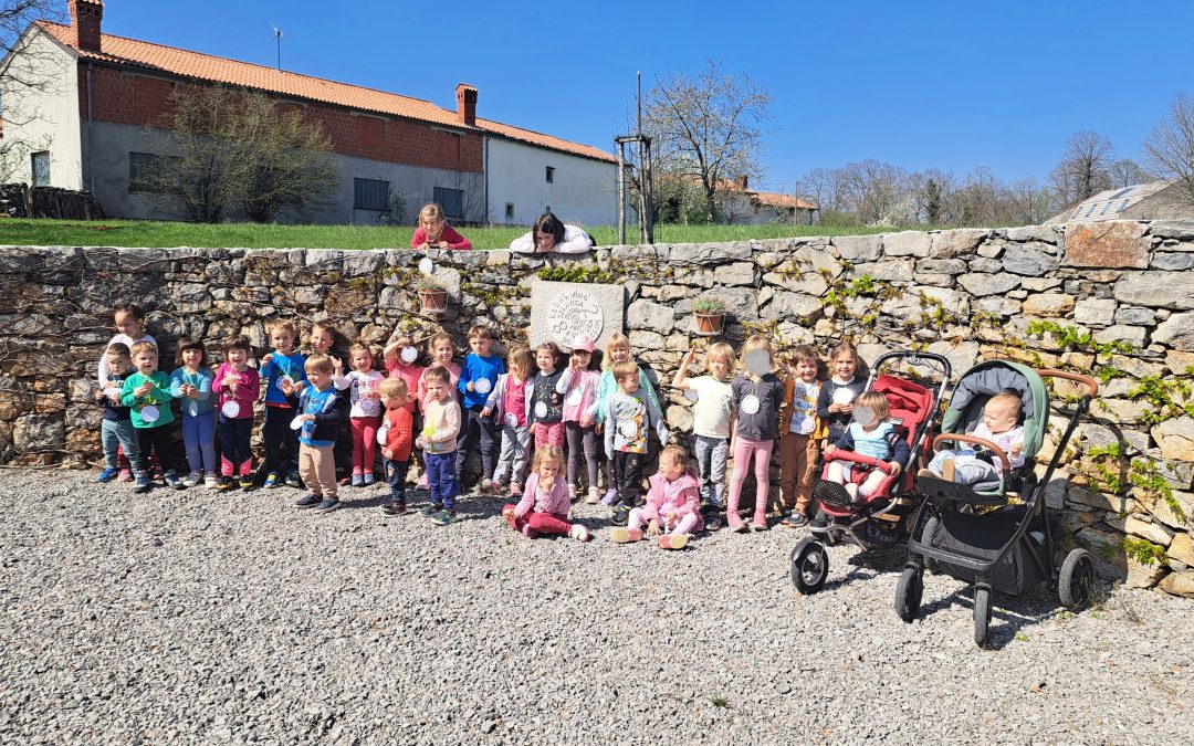 Pomladni pohod po kraških gmajnah